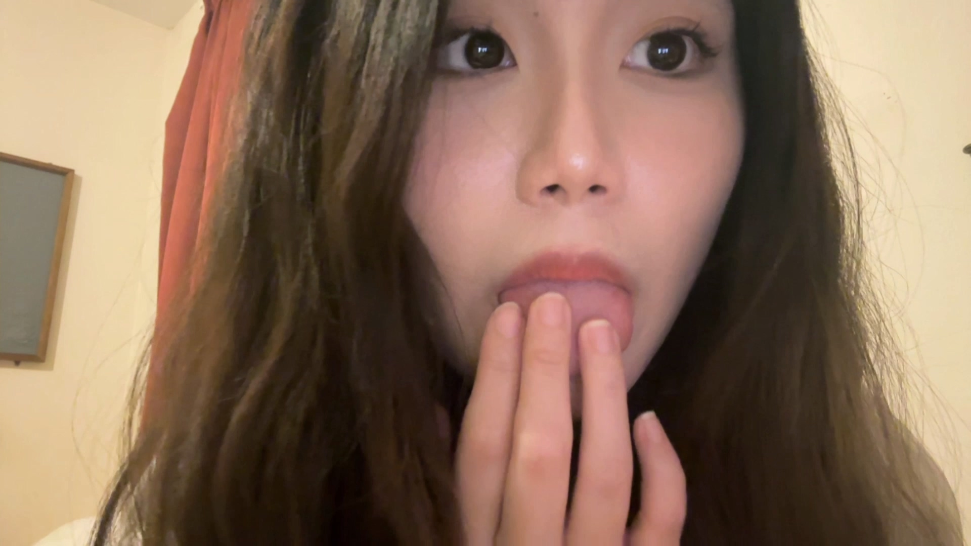 付费视频-夏栖该睡啦露脸舔手指